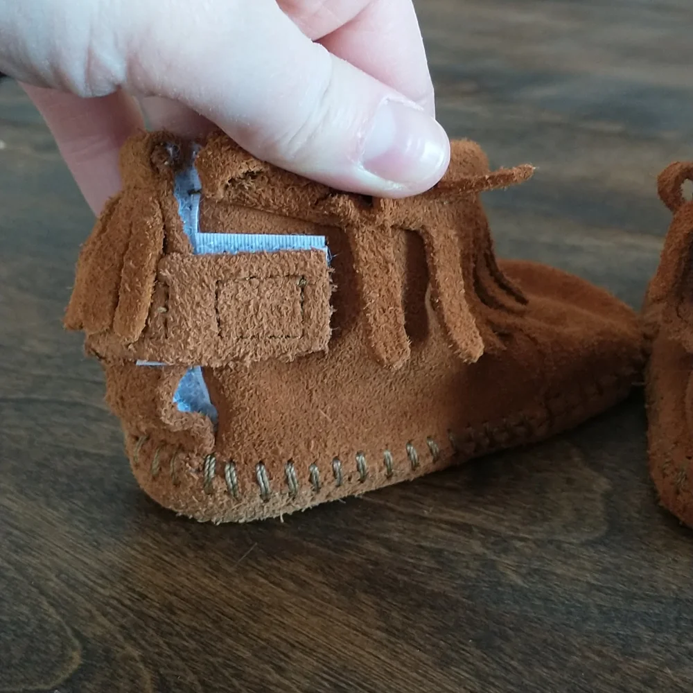 Minnetonka Kids Suede Back Flap Fringe Bootie Size 1